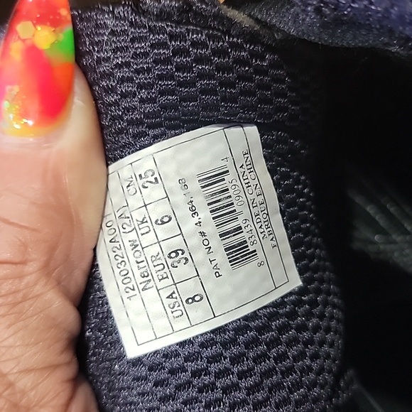 Brooks - Picture 7 of 7